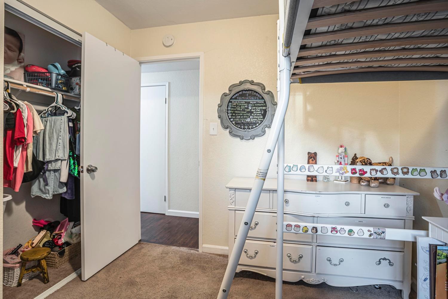 Detail Gallery Image 18 of 34 For 4645 Shallow Way, Sacramento,  CA 95820 - 4 Beds | 2 Baths