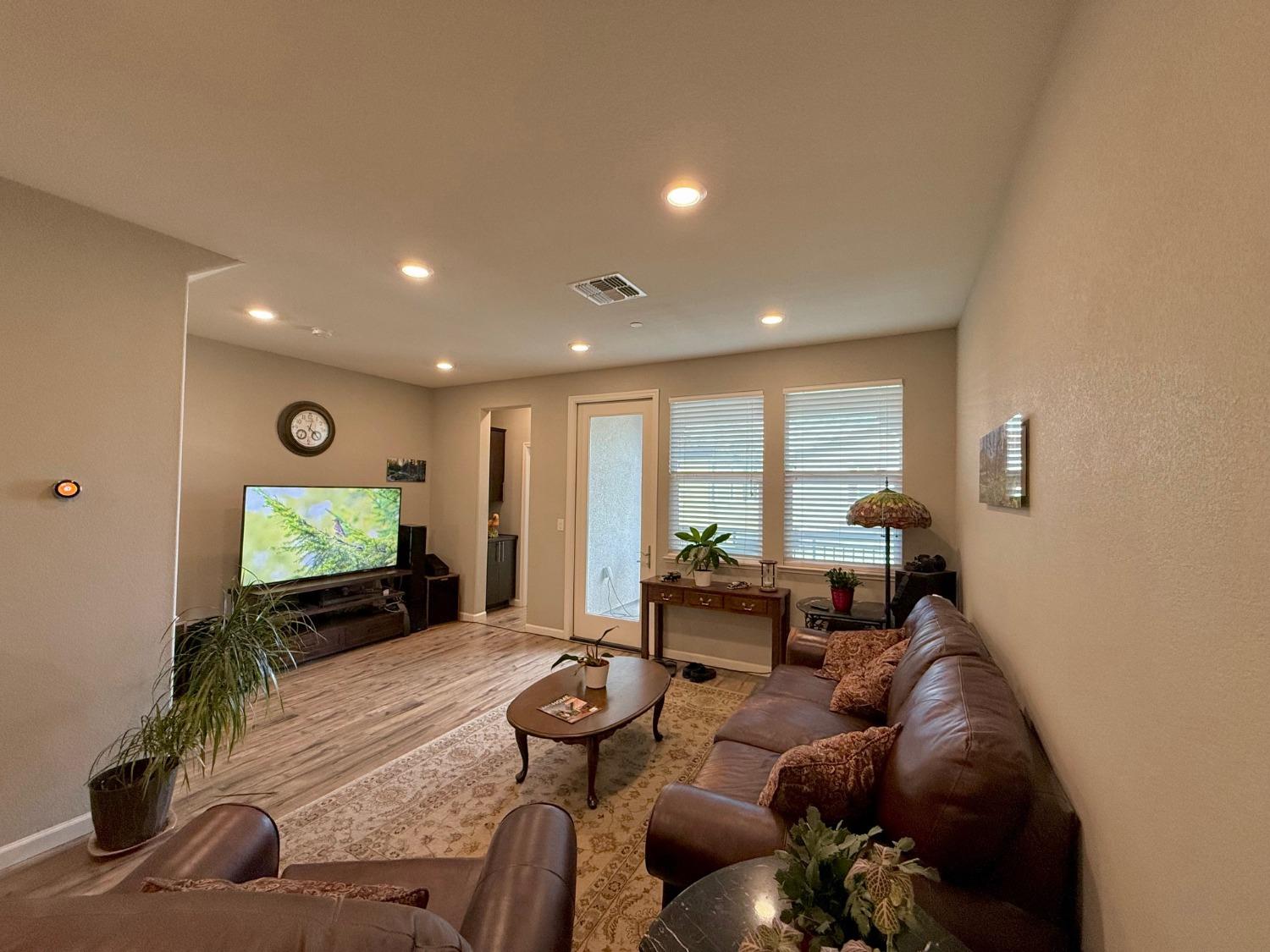 Detail Gallery Image 9 of 39 For 1280 Gusty Loop #4,  Livermore,  CA 94550 - 3 Beds | 3/1 Baths