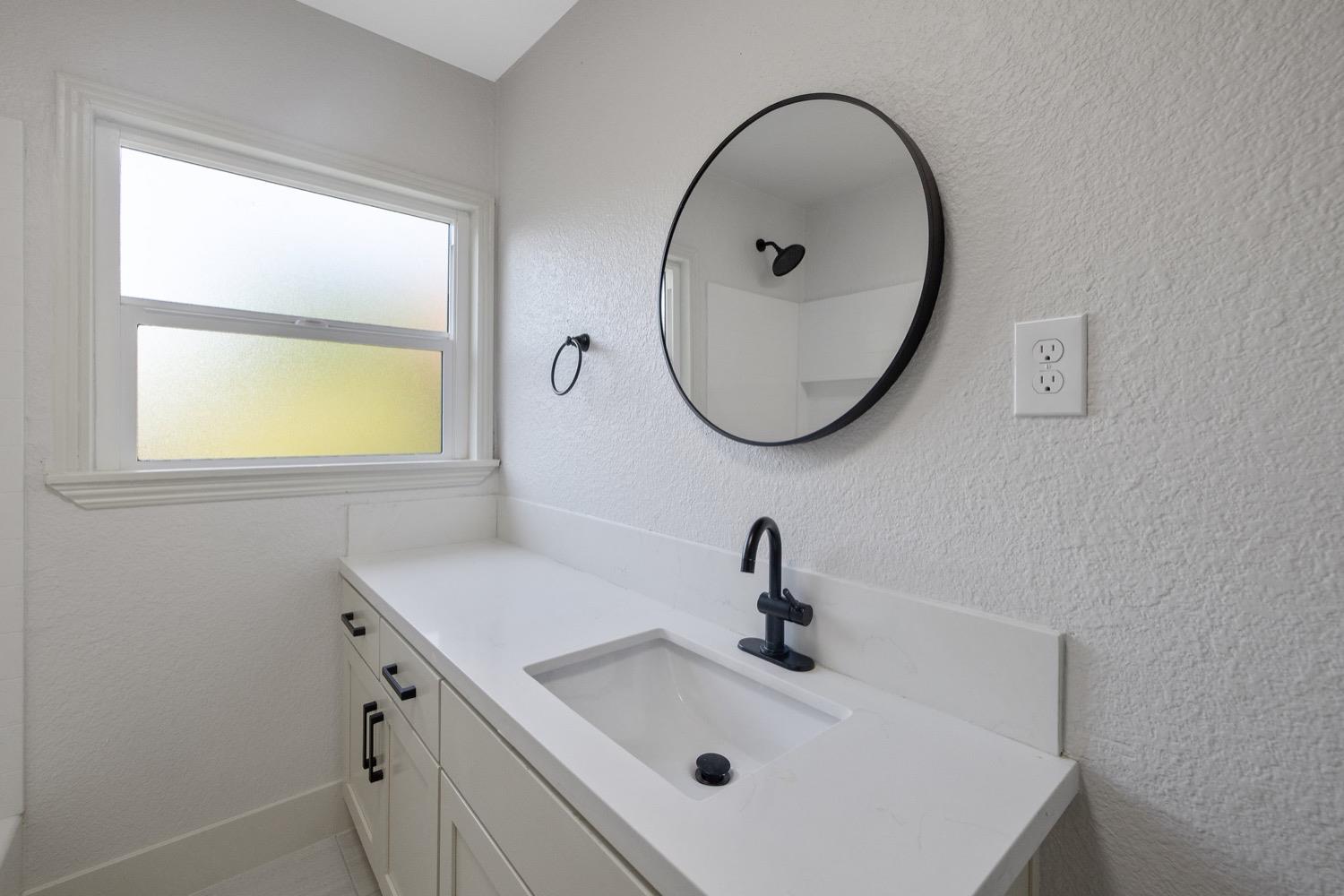 Detail Gallery Image 32 of 40 For 1096 E Sycamore Ave, Tulare,  CA 93274 - 4 Beds | 2 Baths