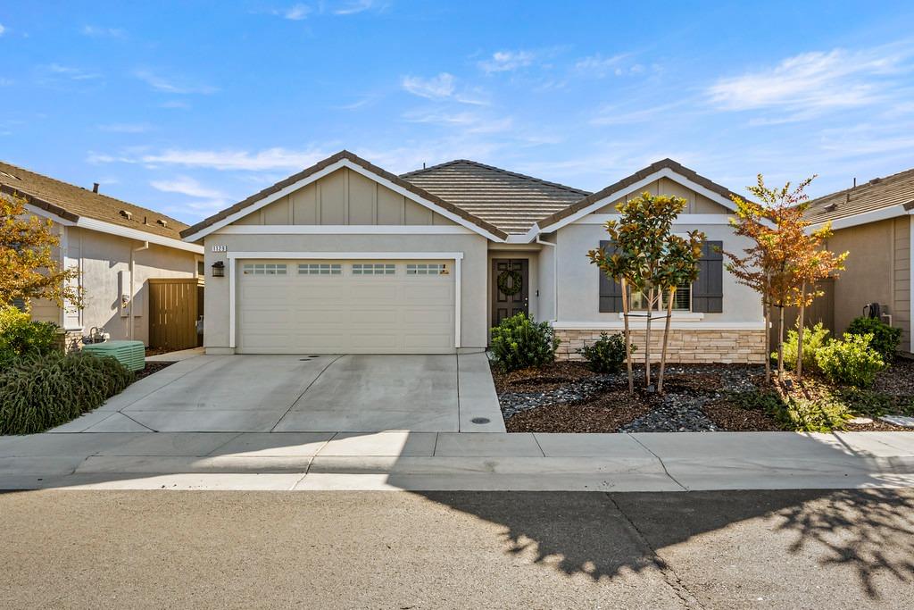 Detail Gallery Image 1 of 25 For 1129 Swallowtail Dr, Roseville,  CA 95747 - 3 Beds | 2 Baths