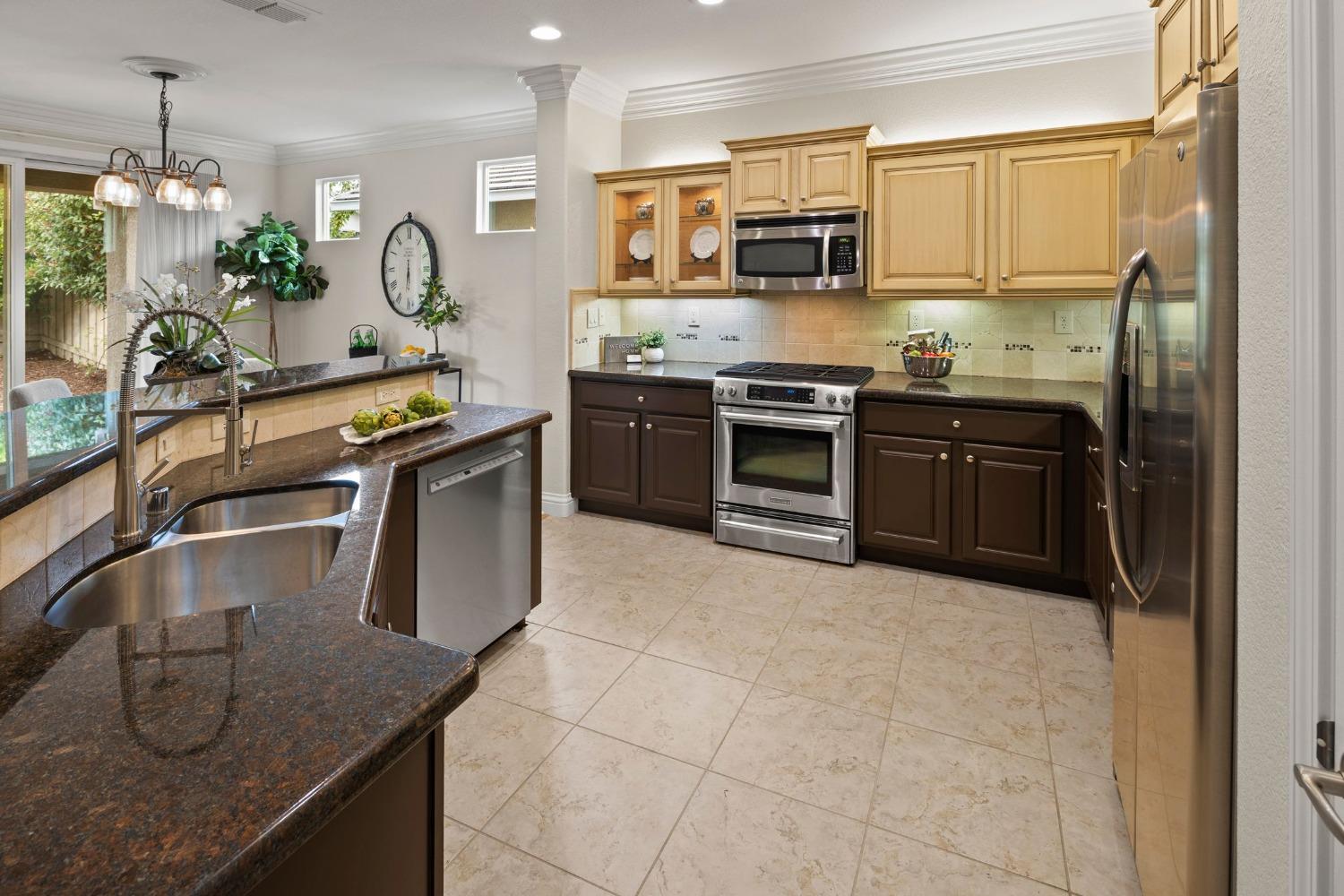 Detail Gallery Image 12 of 40 For 444 Stags Leap Ln, Lincoln,  CA 95648 - 2 Beds | 2 Baths