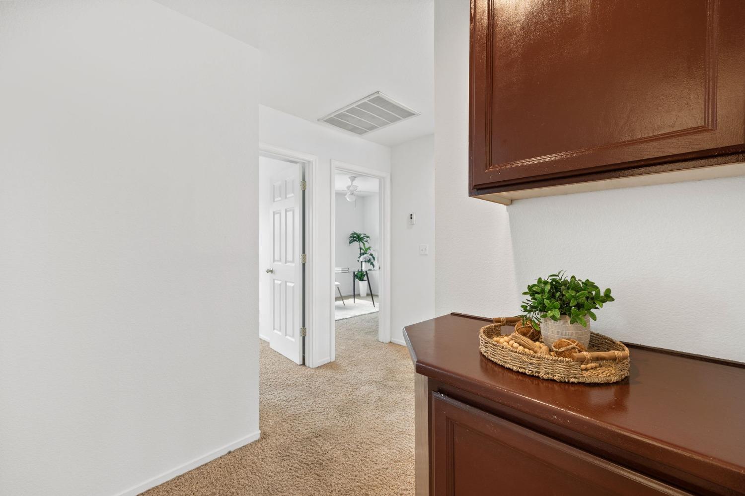 Detail Gallery Image 14 of 36 For 9270 Rising Creek Way, Elk Grove,  CA 95624 - 4 Beds | 2/1 Baths