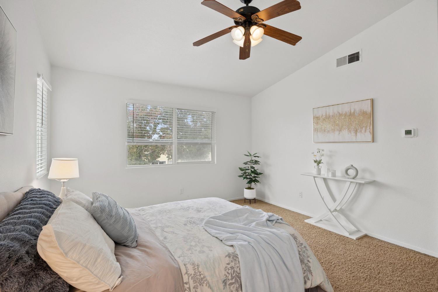 Detail Gallery Image 8 of 36 For 9270 Rising Creek Way, Elk Grove,  CA 95624 - 4 Beds | 2/1 Baths