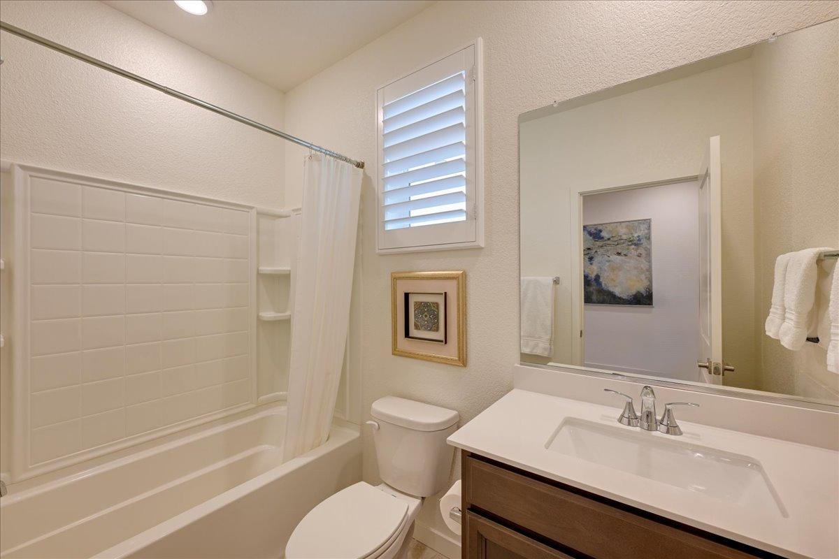 Detail Gallery Image 6 of 35 For 2240 Borealis Cir, Roseville,  CA 95747 - 3 Beds | 2 Baths