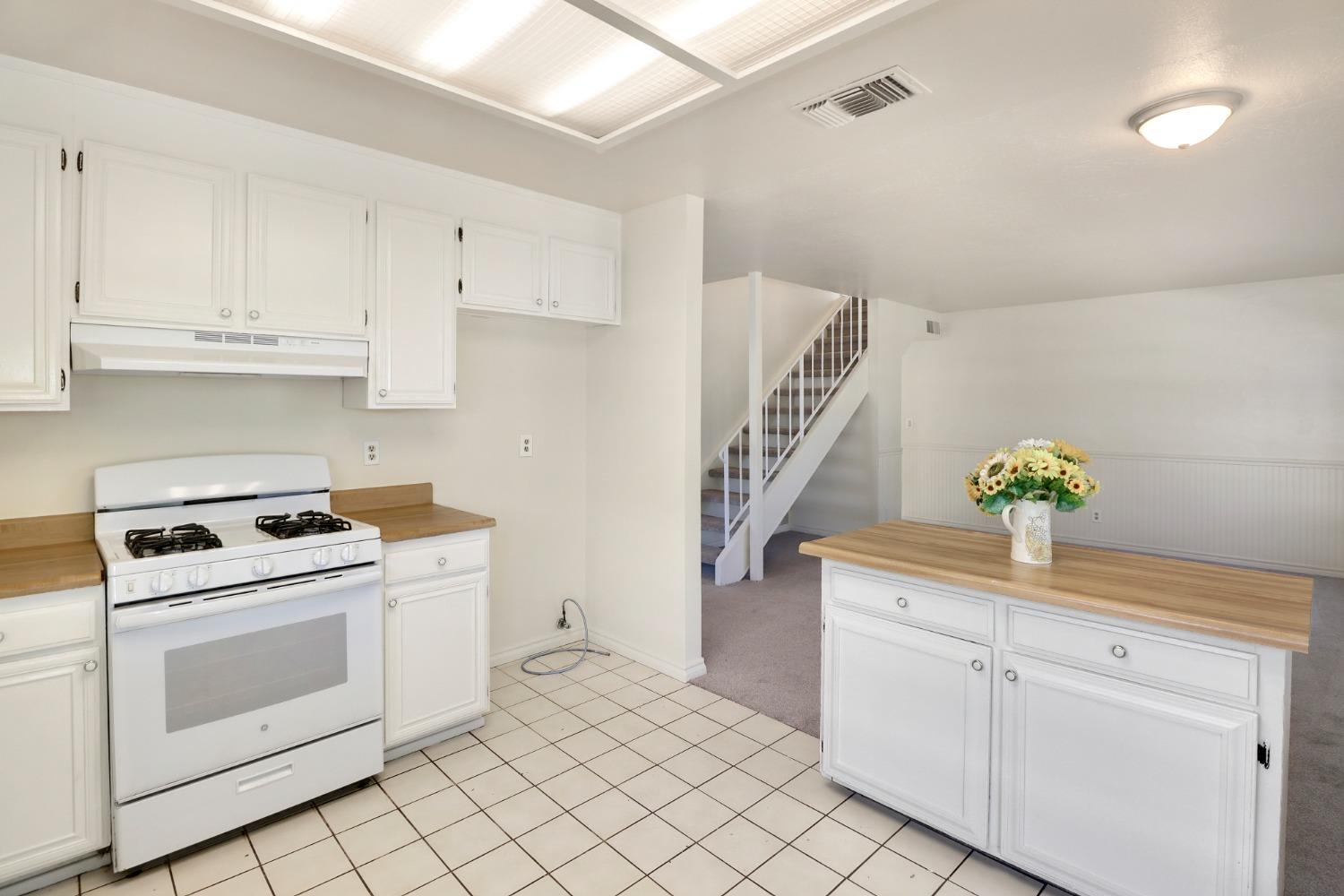 Detail Gallery Image 16 of 43 For 6209 E Dark Star Way, Orangevale,  CA 95662 - 4 Beds | 2/1 Baths