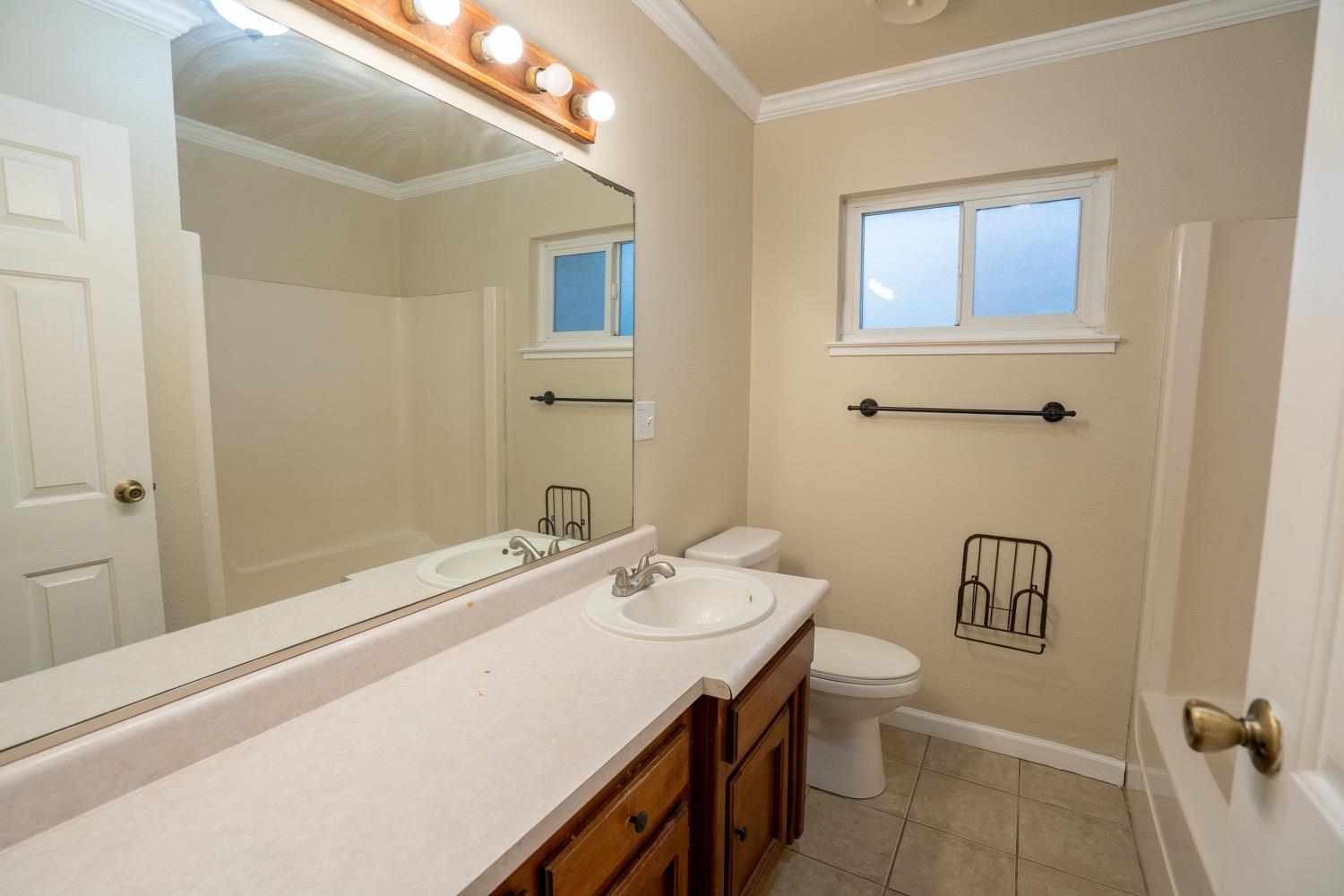 Detail Gallery Image 8 of 20 For 311 N 1st St, Patterson,  CA 95363 - 3 Beds | 1 Baths