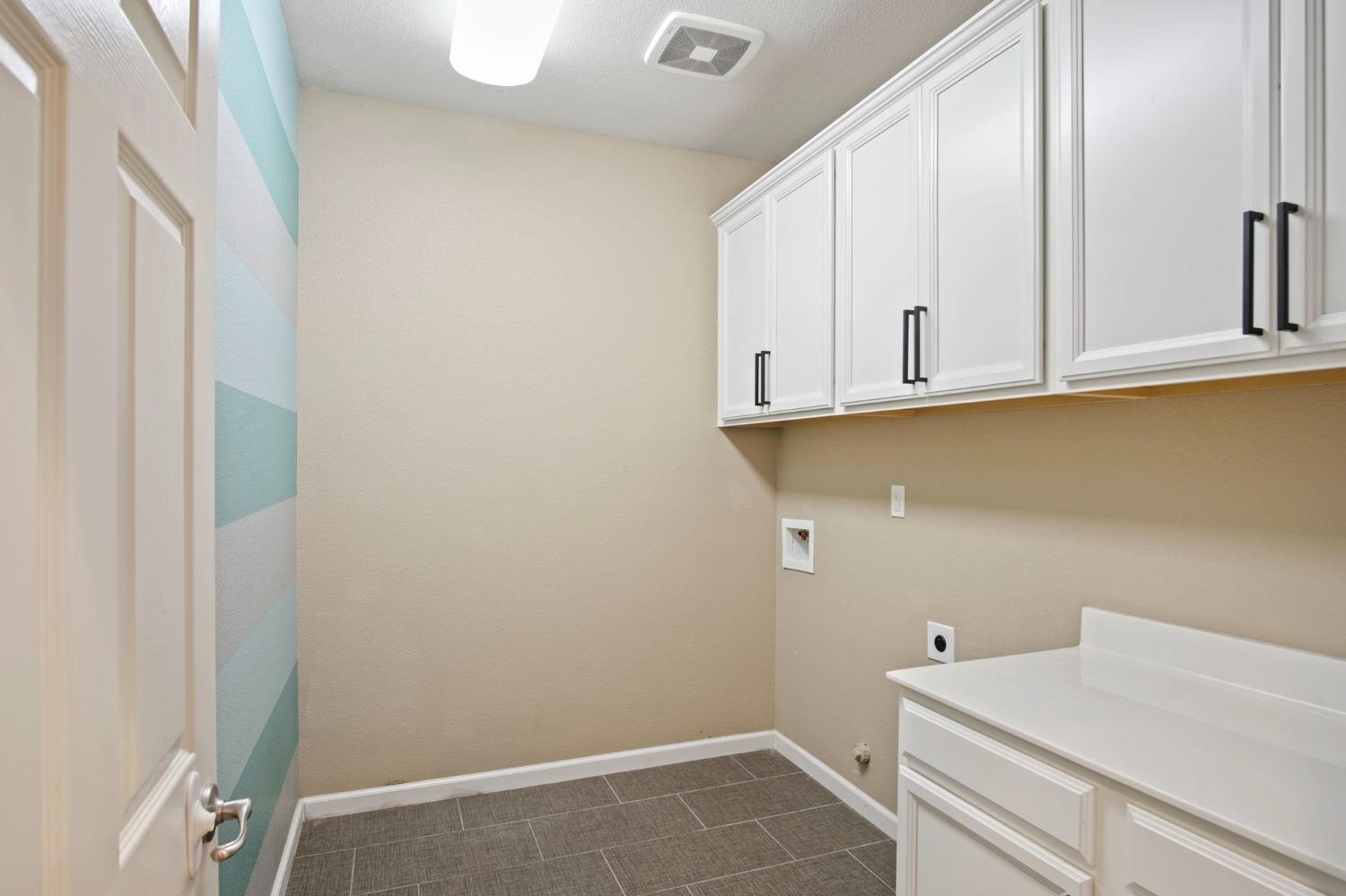 Detail Gallery Image 17 of 36 For 9773 Philta Way, Elk Grove,  CA 95757 - 3 Beds | 2/1 Baths