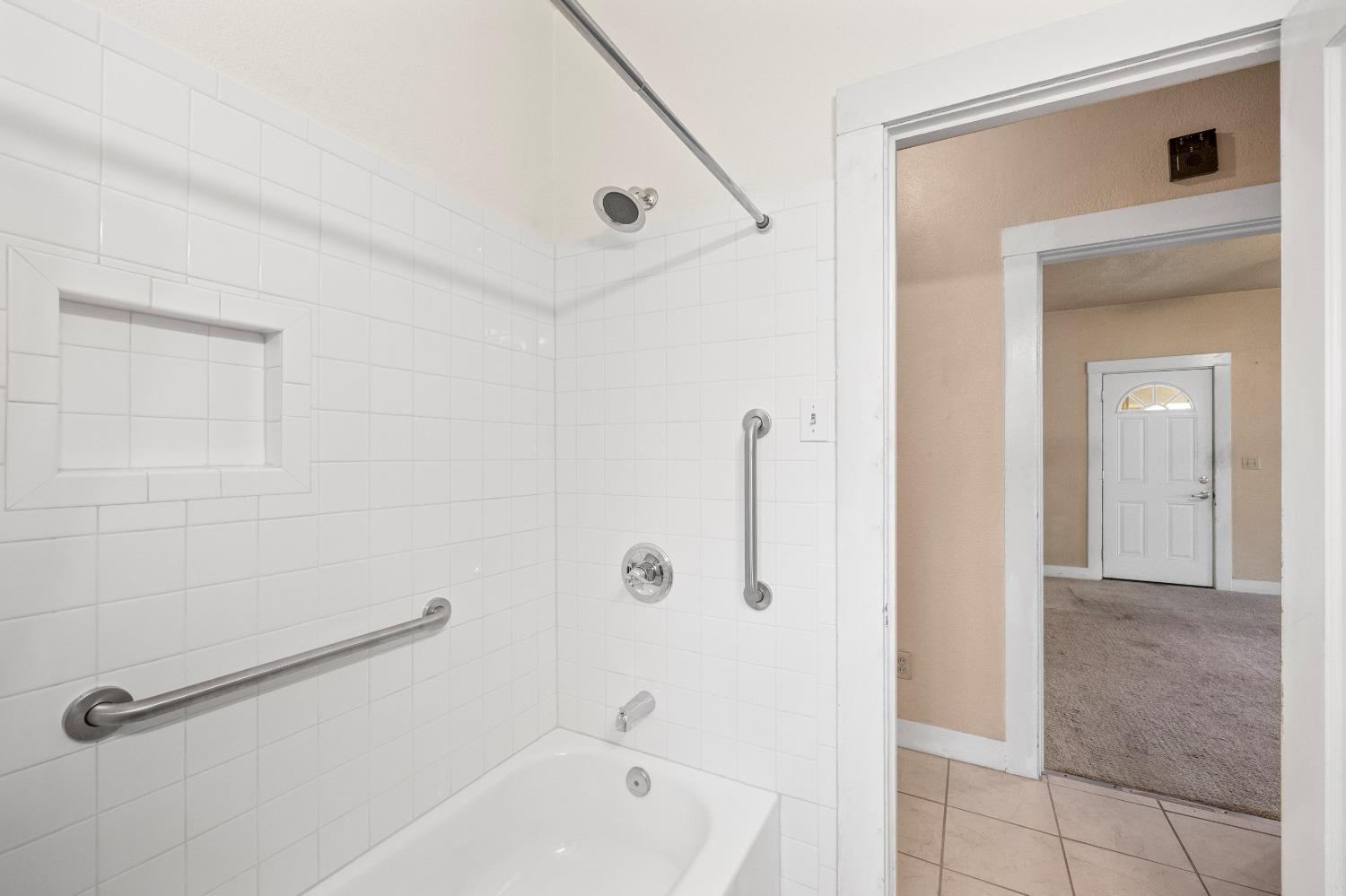 Detail Gallery Image 16 of 38 For 2370 19th Ave, Sacramento,  CA 95822 - 2 Beds | 2 Baths