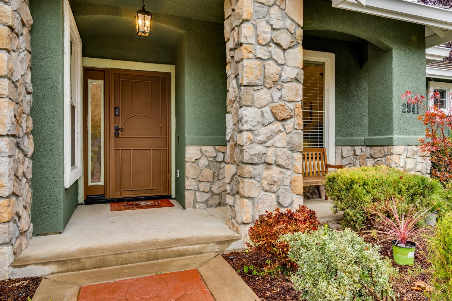 Detail Gallery Image 3 of 31 For 2941 W River Dr, Sacramento,  CA 95833 - 3 Beds | 2 Baths