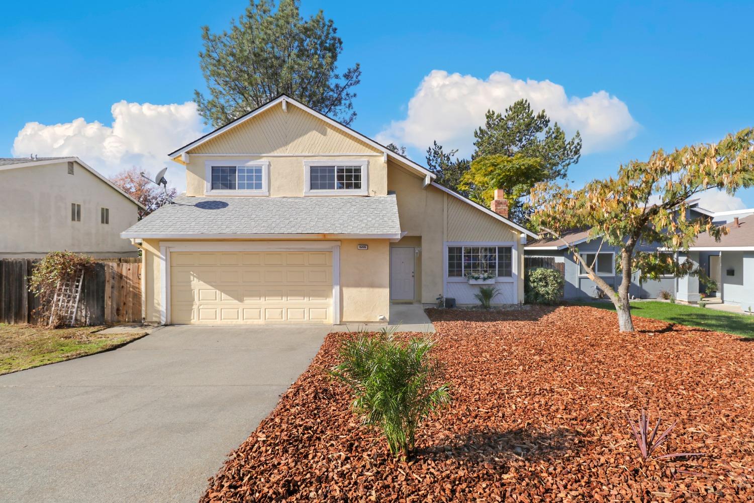 Detail Gallery Image 1 of 43 For 6209 E Dark Star Way, Orangevale,  CA 95662 - 4 Beds | 2/1 Baths