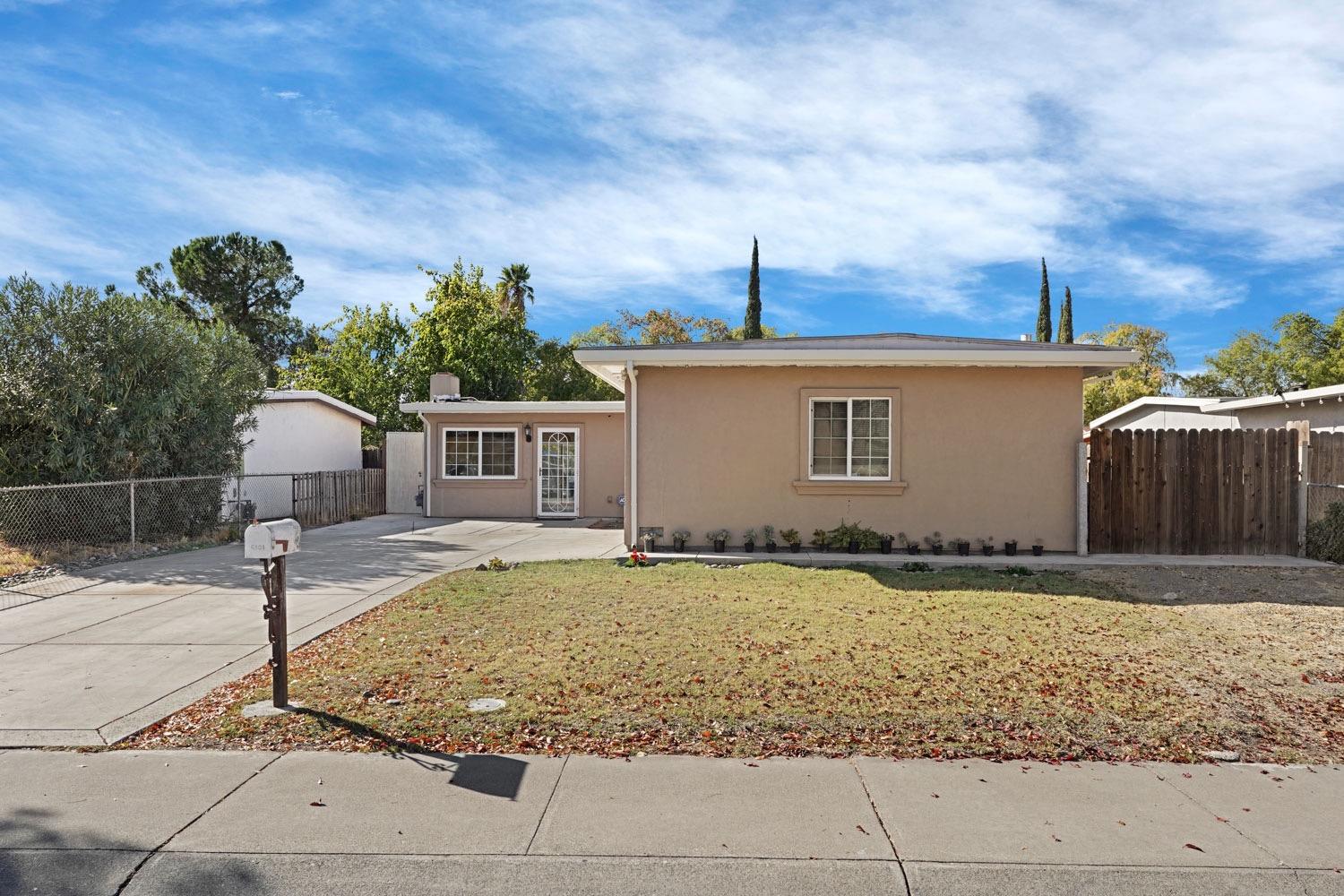 Detail Gallery Image 2 of 50 For 6303 Greenfield Ln, Stockton,  CA 95207 - 3 Beds | 1/1 Baths