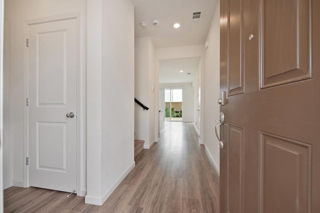 Detail Gallery Image 4 of 37 For 673 Lincolnshire Cir, Lincoln,  CA 95648 - 3 Beds | 2/1 Baths