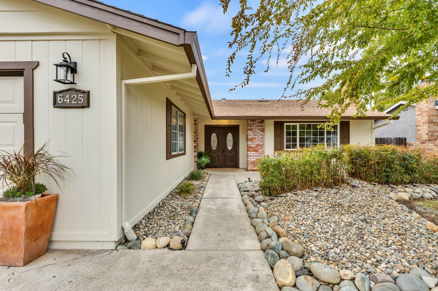 Detail Gallery Image 4 of 48 For 6425 Trajan Dr, Orangevale,  CA 95662 - 3 Beds | 2 Baths