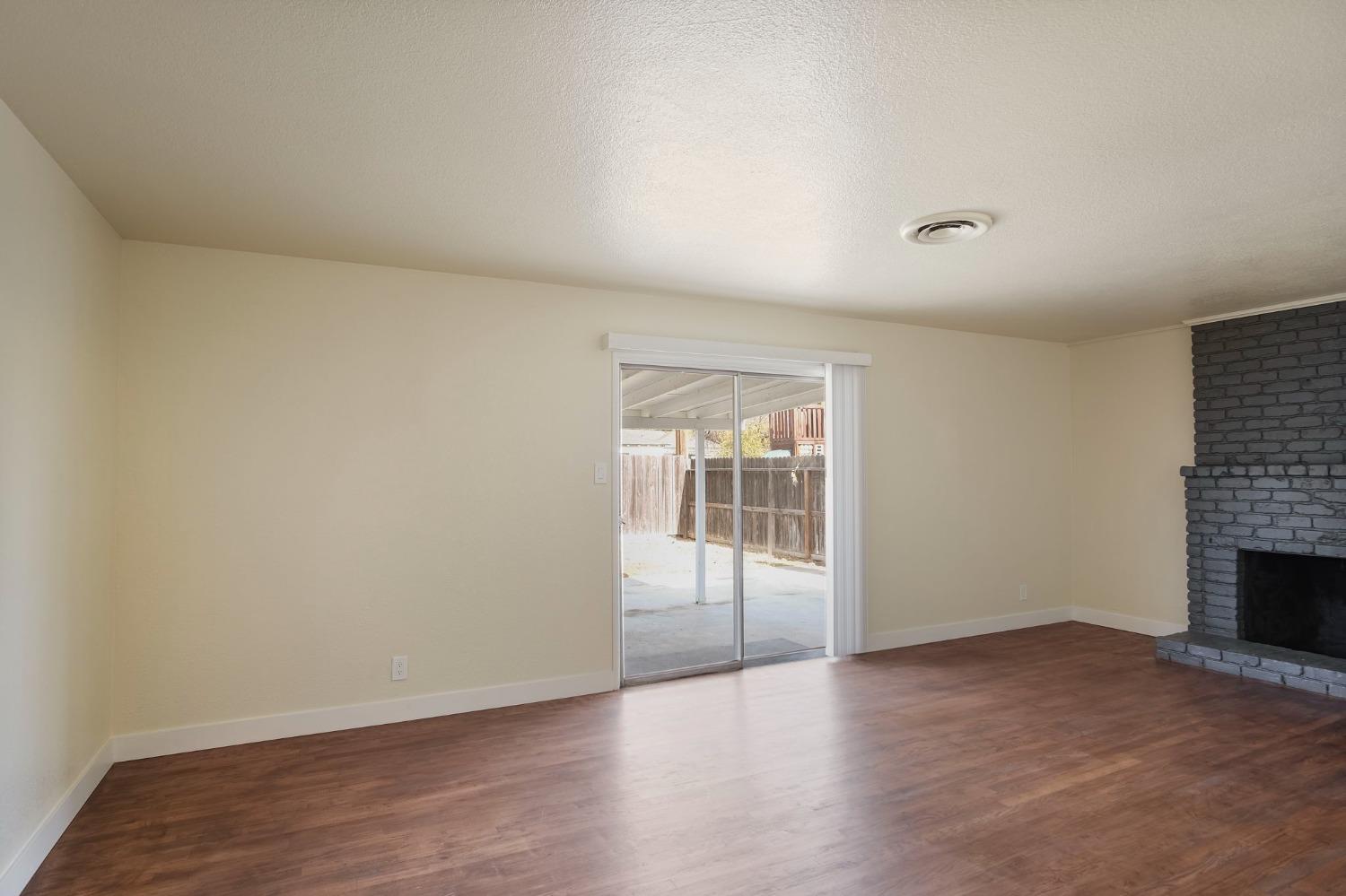 Detail Gallery Image 11 of 24 For 1317 Kingsbury Ave, Modesto,  CA 95350 - 3 Beds | 2 Baths