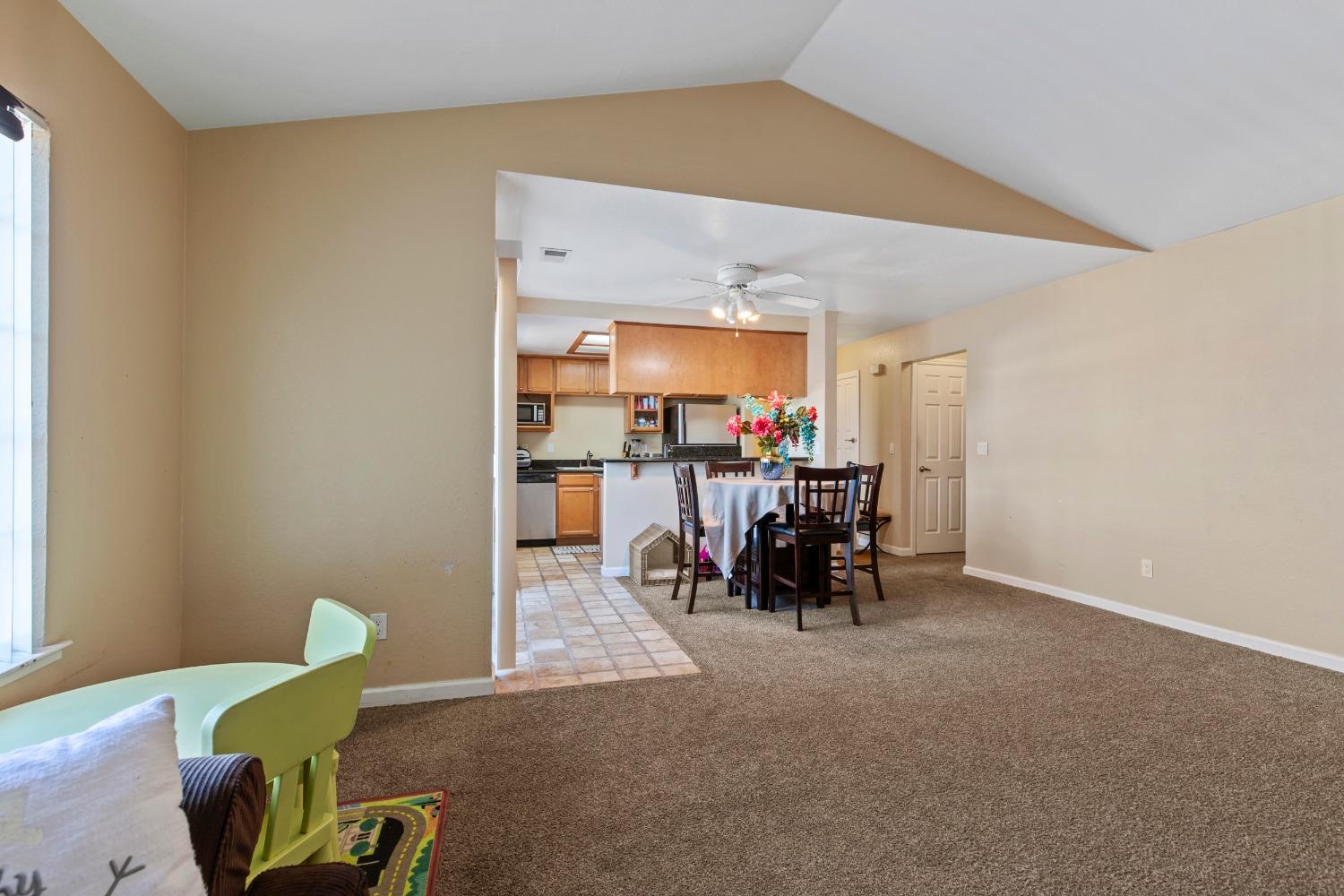 Detail Gallery Image 6 of 19 For 3901 Dale Rd #E,  Modesto,  CA 95356 - 2 Beds | 2 Baths