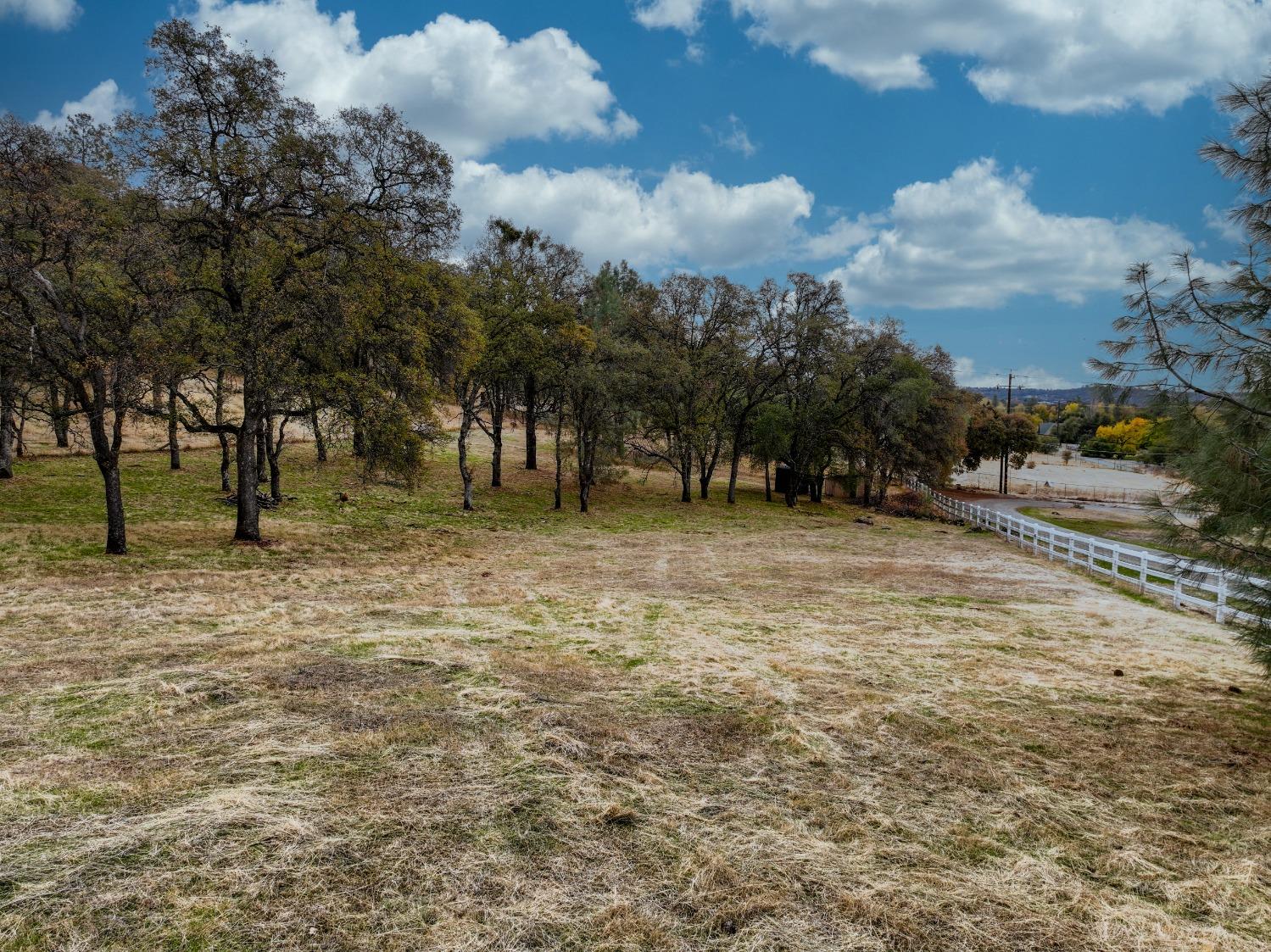 Detail Gallery Image 5 of 51 For 5870 Lone Star Valley Rd, Auburn,  CA 95602 - 3 Beds | 2 Baths