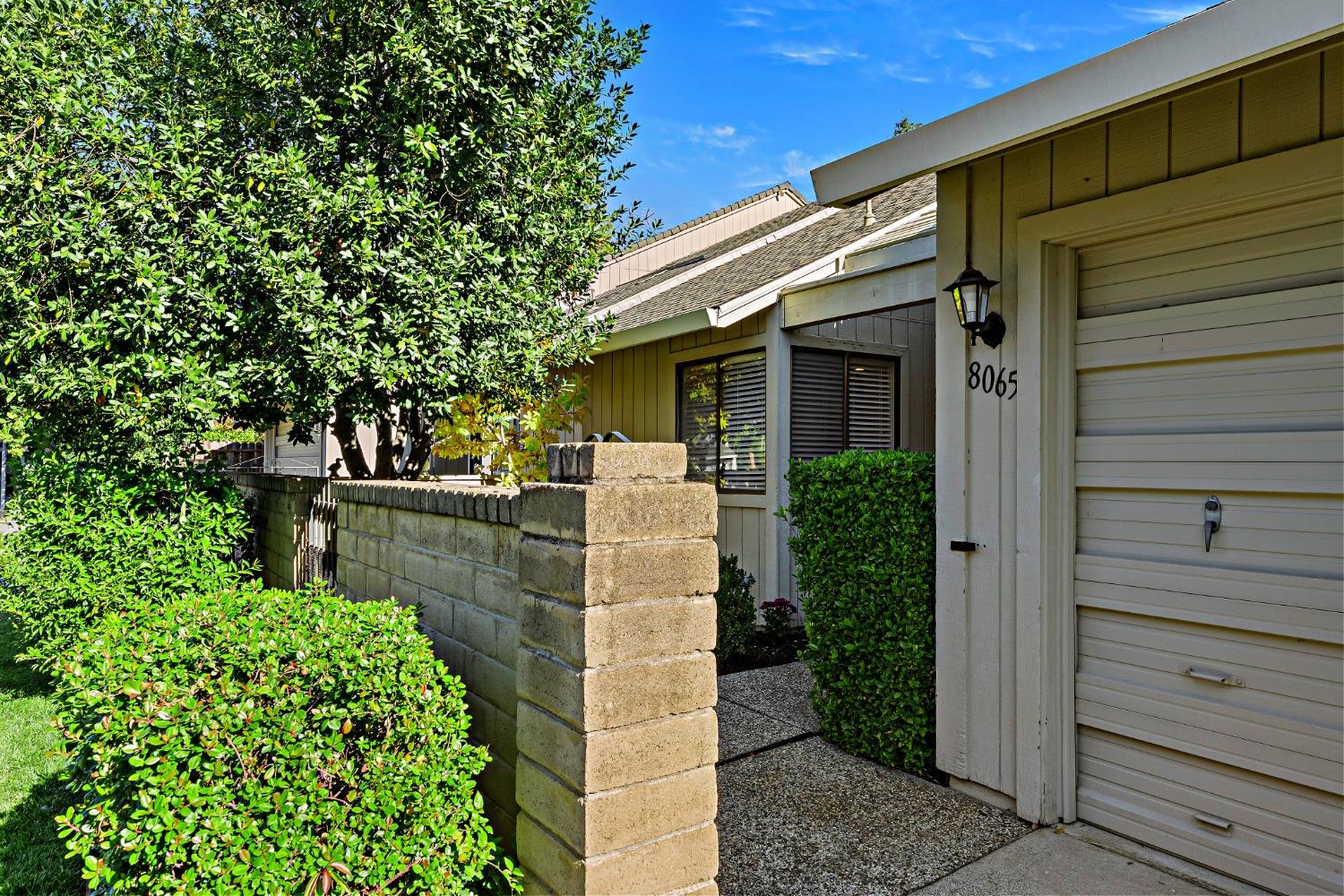 Detail Gallery Image 3 of 34 For 8065 Sawgrass Cir, Citrus Heights,  CA 95610 - 3 Beds | 2 Baths