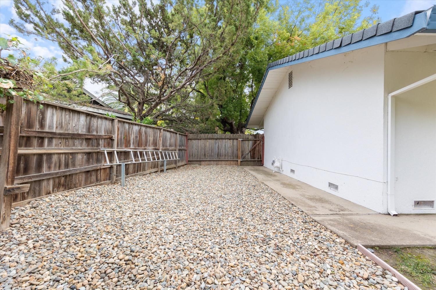 Detail Gallery Image 30 of 43 For 8827 Swallow Way, Fair Oaks,  CA 95628 - 3 Beds | 2 Baths