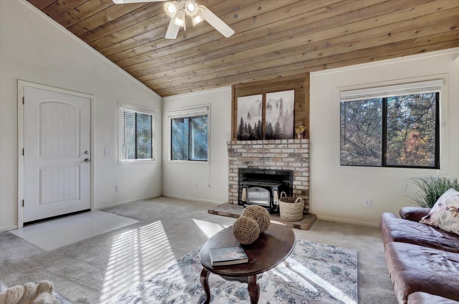 Detail Gallery Image 14 of 48 For 11882 Upper Circle Dr, Grass Valley,  CA 95949 - 3 Beds | 2 Baths