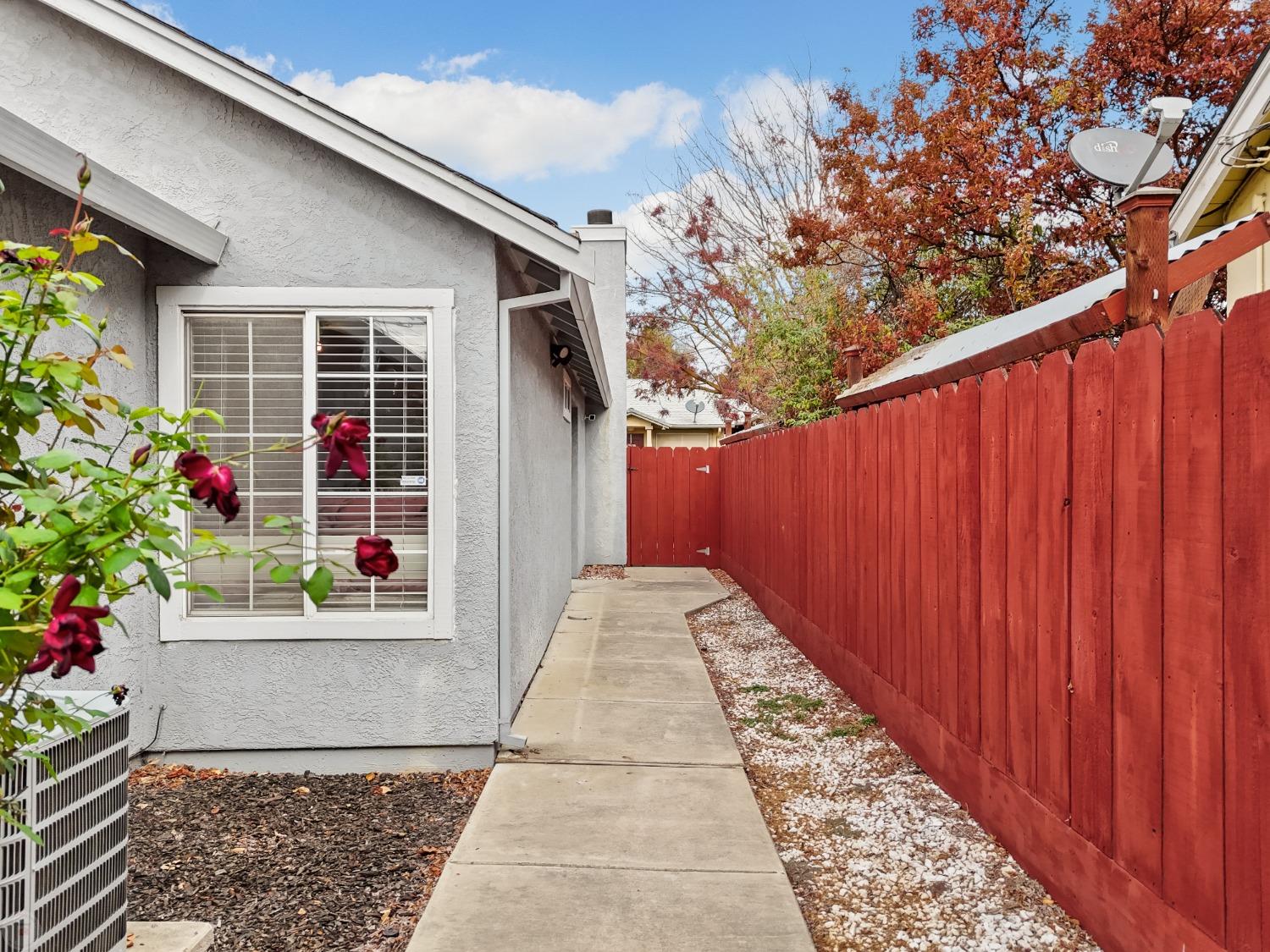 Detail Gallery Image 5 of 27 For 211 W Whittier Ave, Tracy,  CA 95376 - 2 Beds | 2 Baths