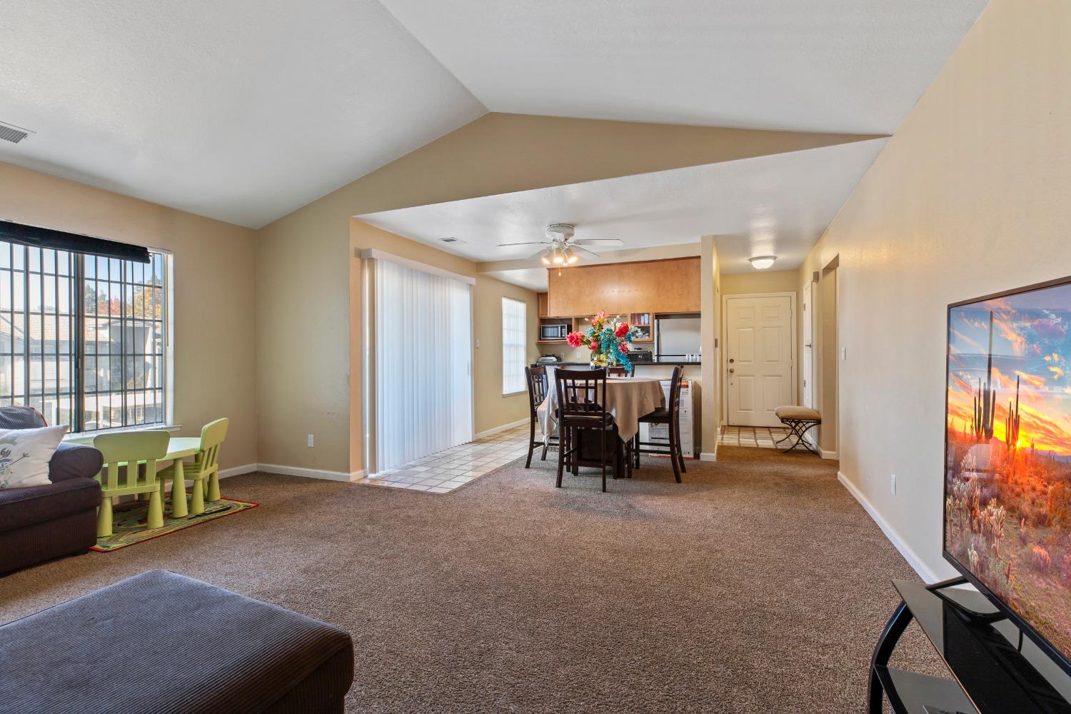 Detail Gallery Image 5 of 19 For 3901 Dale Rd #E,  Modesto,  CA 95356 - 2 Beds | 2 Baths