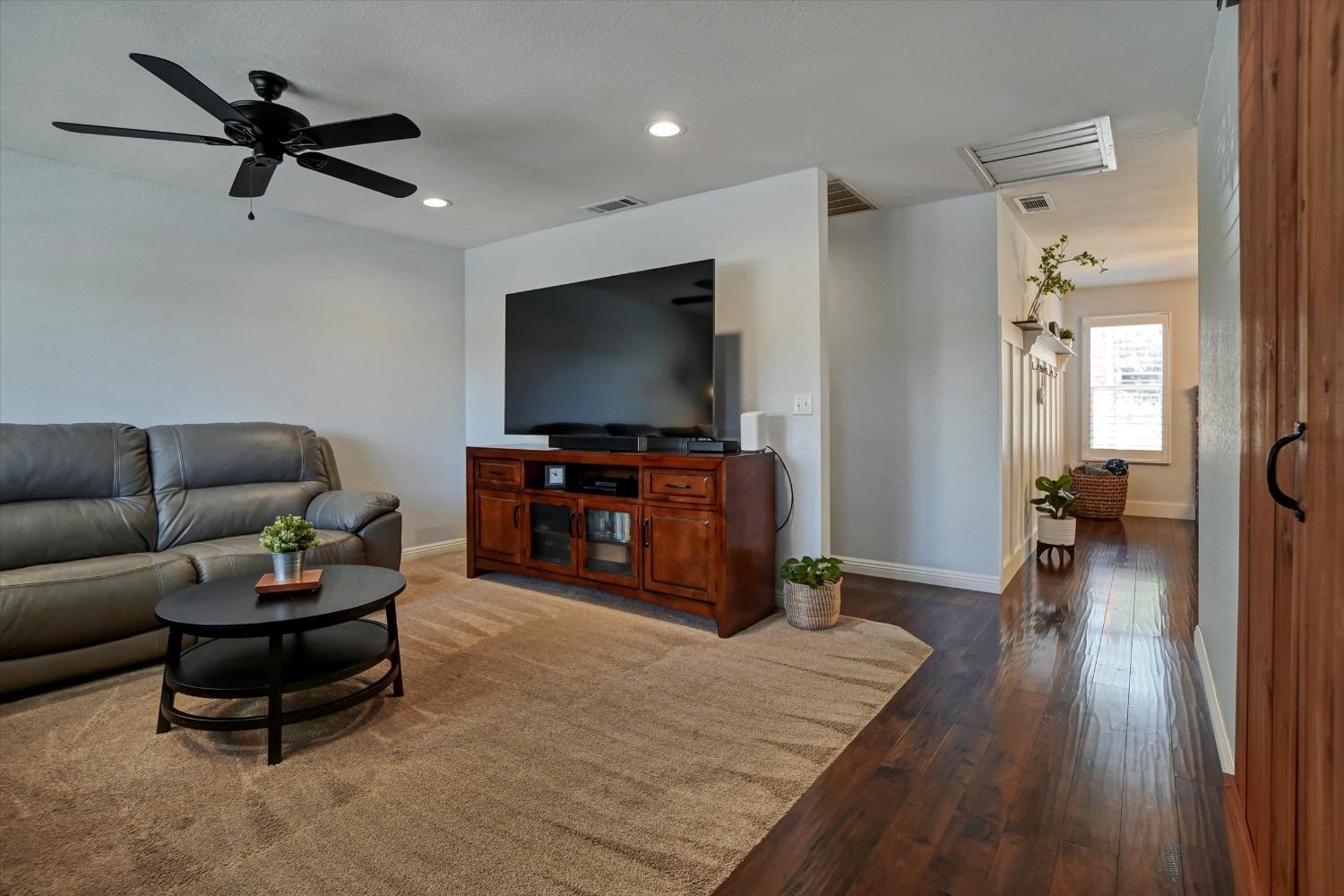 Detail Gallery Image 13 of 30 For 116 Perraud Dr, Folsom,  CA 95630 - 3 Beds | 2 Baths