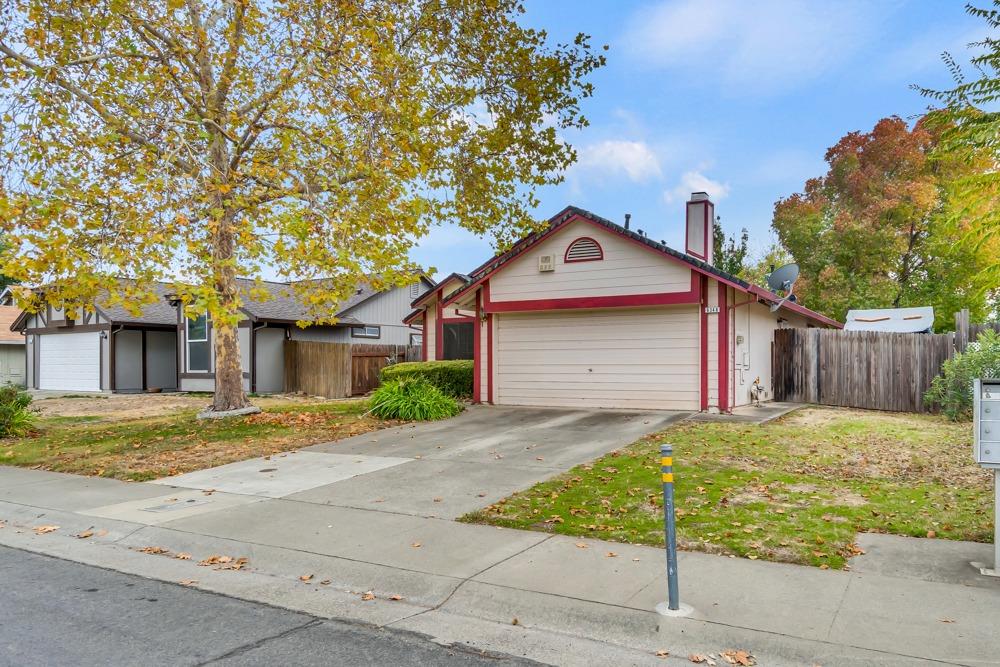 Detail Gallery Image 3 of 42 For 6348 Lochinvar Way, Sacramento,  CA 95823 - 2 Beds | 2 Baths