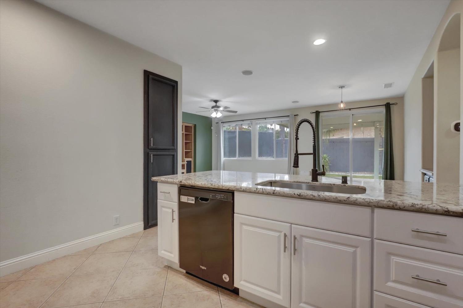 Detail Gallery Image 10 of 61 For 5712 Melbury Way, Antelope,  CA 95843 - 3 Beds | 2 Baths