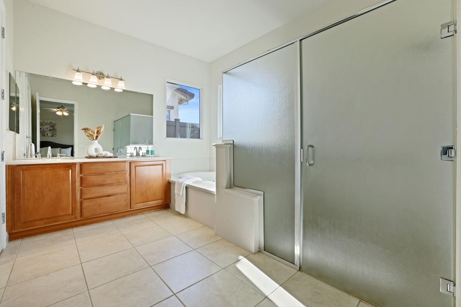 Detail Gallery Image 28 of 61 For 2453 Gardenstone Pl, Manteca,  CA 95336 - 2 Beds | 2/1 Baths