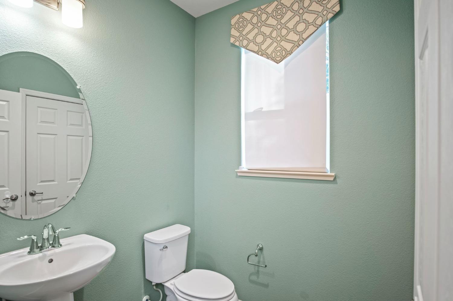 Detail Gallery Image 6 of 36 For 9773 Philta Way, Elk Grove,  CA 95757 - 3 Beds | 2/1 Baths