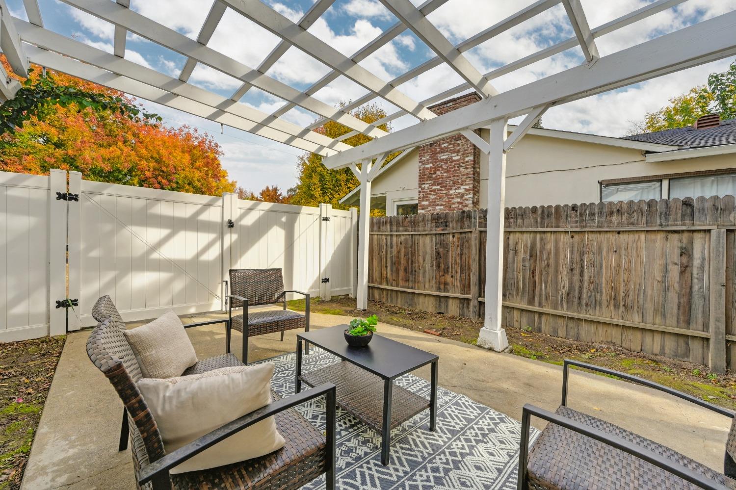 Detail Gallery Image 37 of 51 For 960 Inez Way, Sacramento,  CA 95822 - 2 Beds | 1 Baths