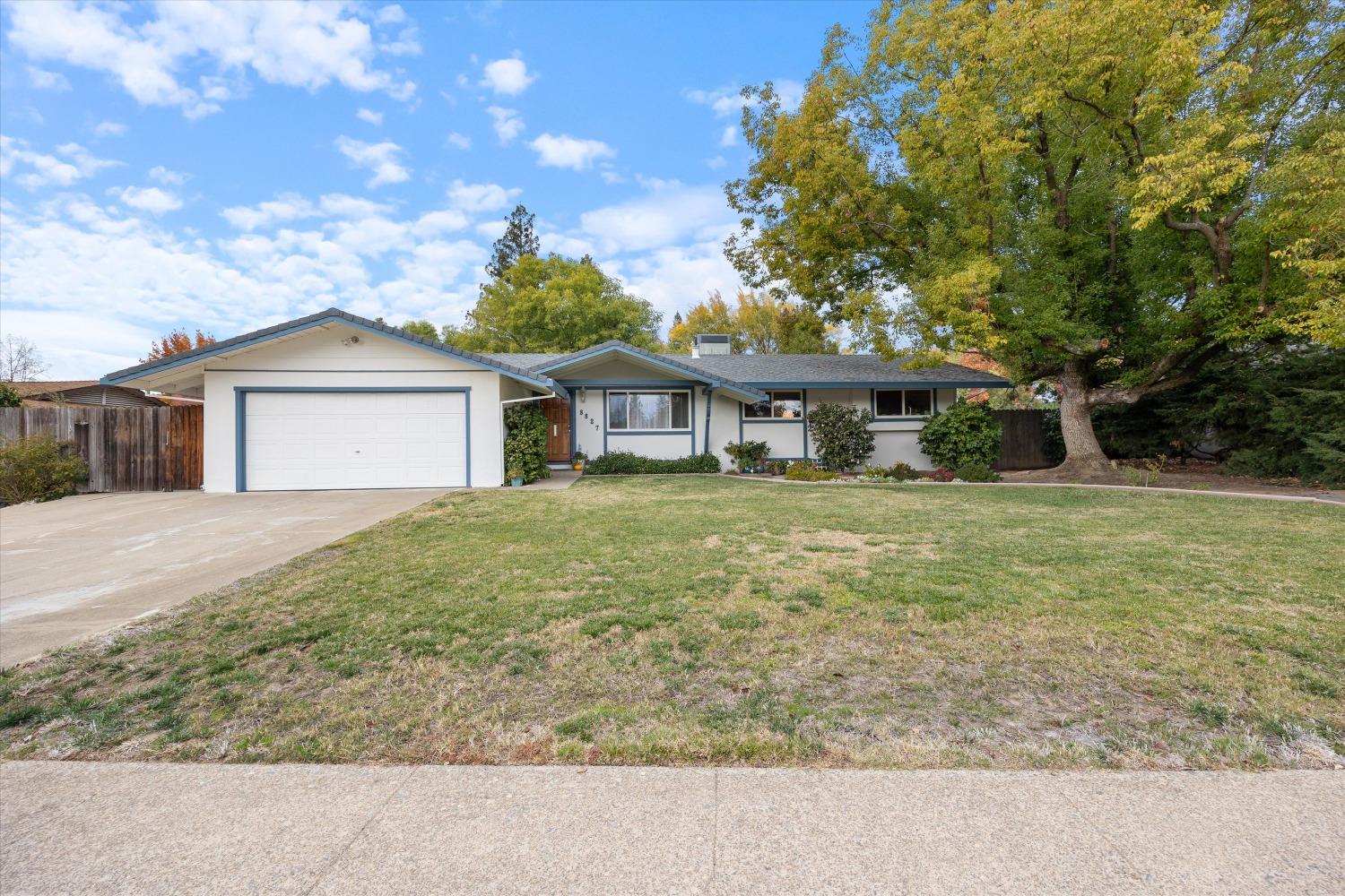 Detail Gallery Image 1 of 43 For 8827 Swallow Way, Fair Oaks,  CA 95628 - 3 Beds | 2 Baths