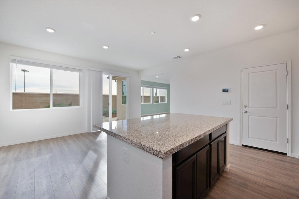 Detail Gallery Image 6 of 37 For 673 Lincolnshire Cir, Lincoln,  CA 95648 - 3 Beds | 2/1 Baths