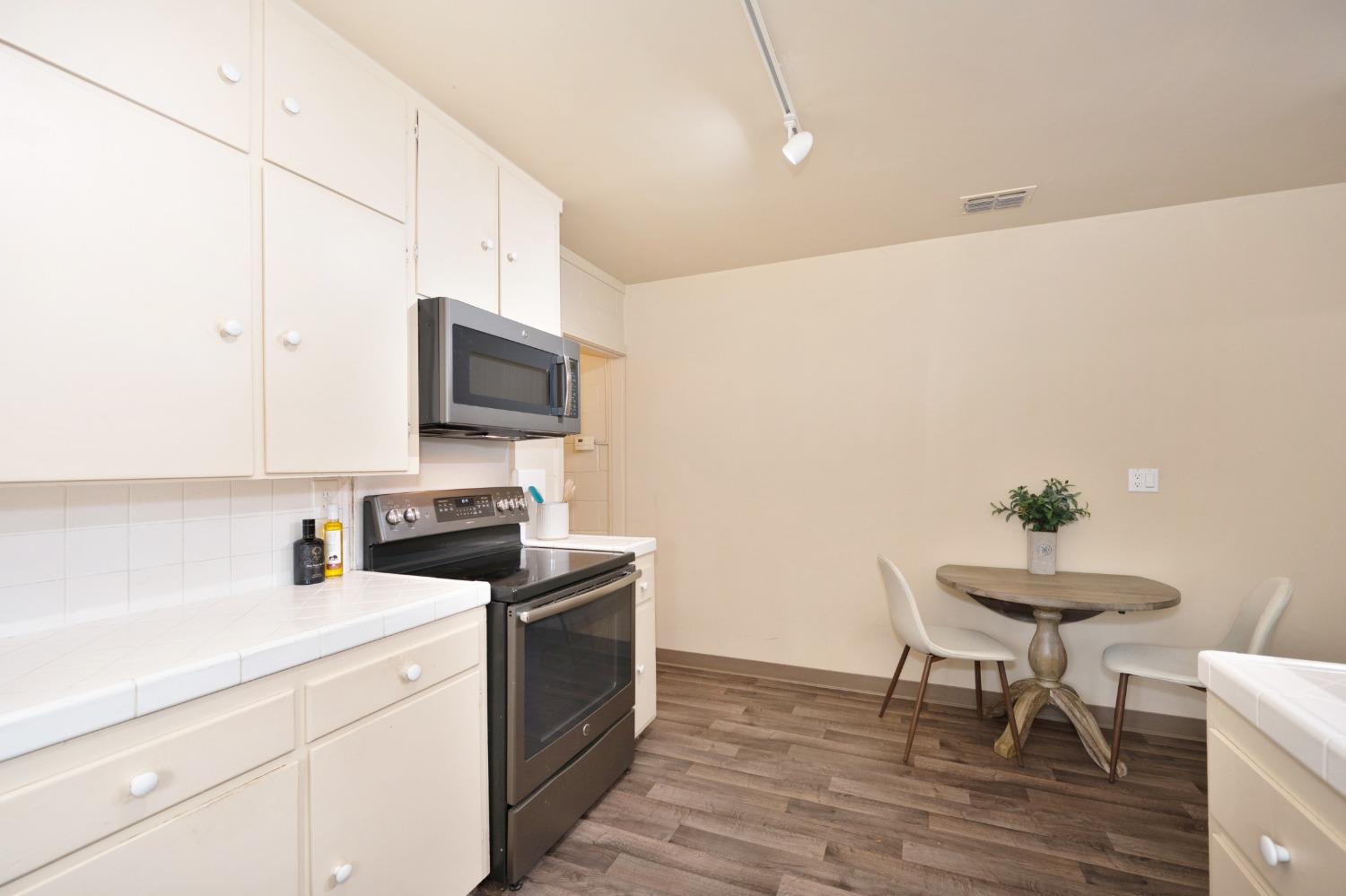 Detail Gallery Image 23 of 51 For 960 Inez Way, Sacramento,  CA 95822 - 2 Beds | 1 Baths