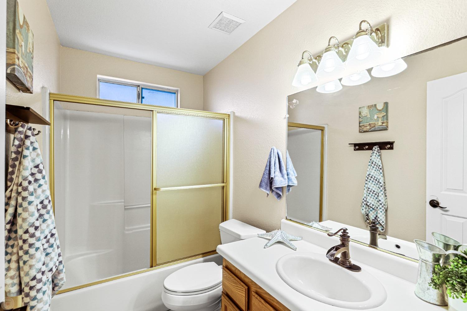 Detail Gallery Image 18 of 27 For 211 W Whittier Ave, Tracy,  CA 95376 - 2 Beds | 2 Baths