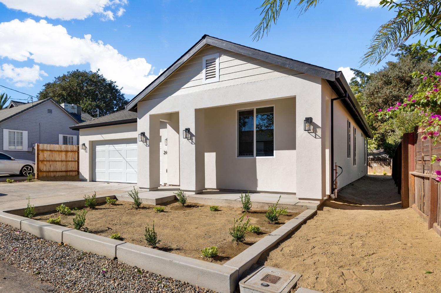 Detail Gallery Image 3 of 43 For 2621 Selma St, Sacramento,  CA 95815 - 3 Beds | 2 Baths