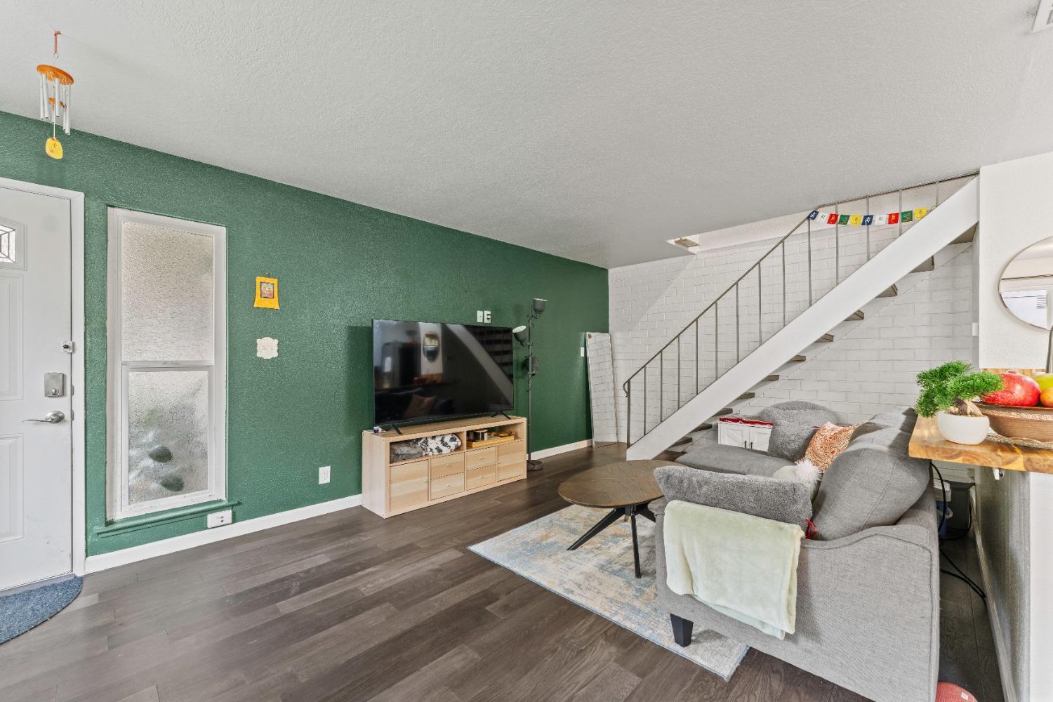 Detail Gallery Image 6 of 23 For 5079 Rhode Island Dr #2,  Sacramento,  CA 95841 - 2 Beds | 1 Baths