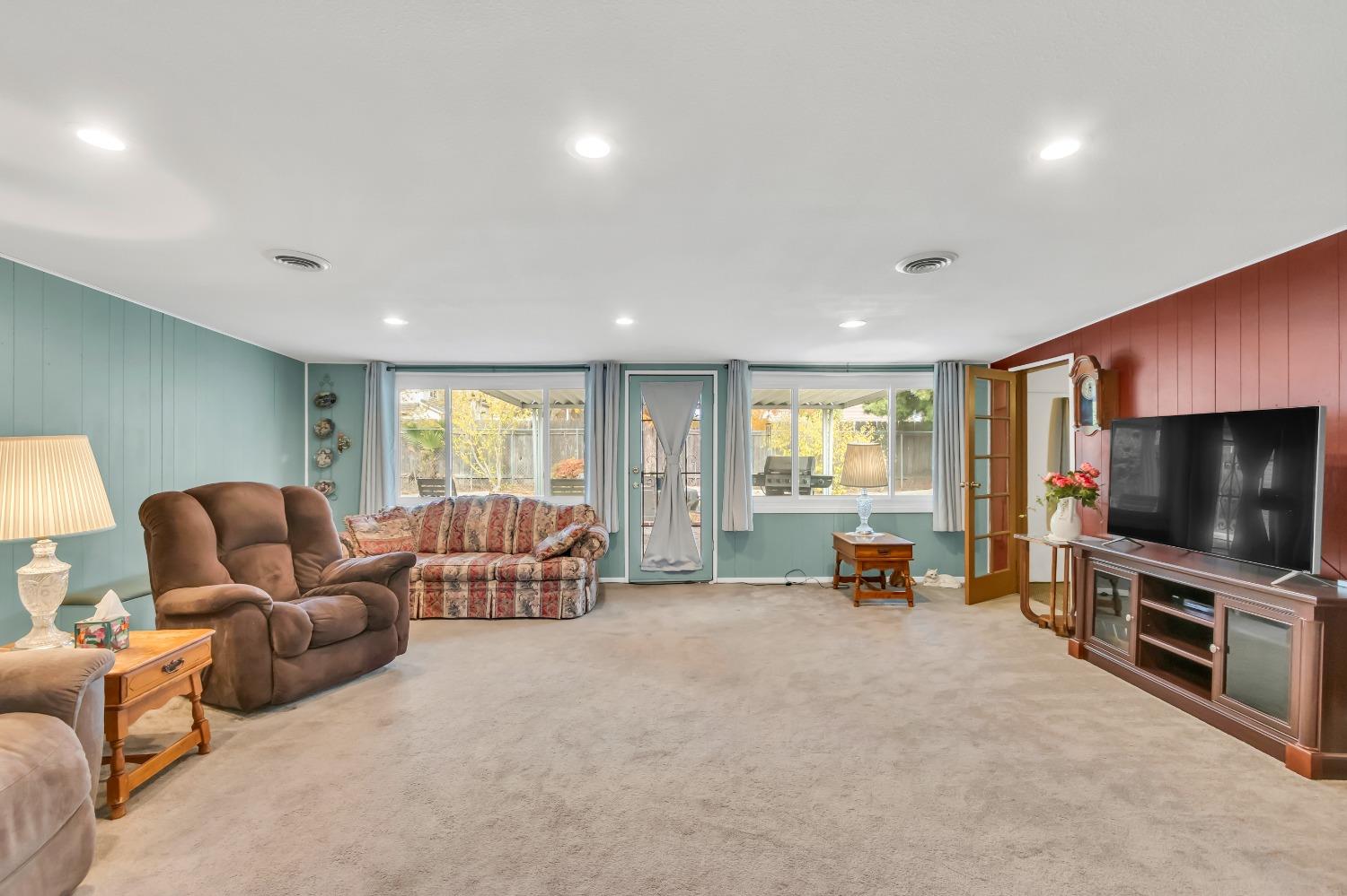 Detail Gallery Image 17 of 53 For 407 Berthoud St, Sacramento,  CA 95838 - 3 Beds | 2 Baths