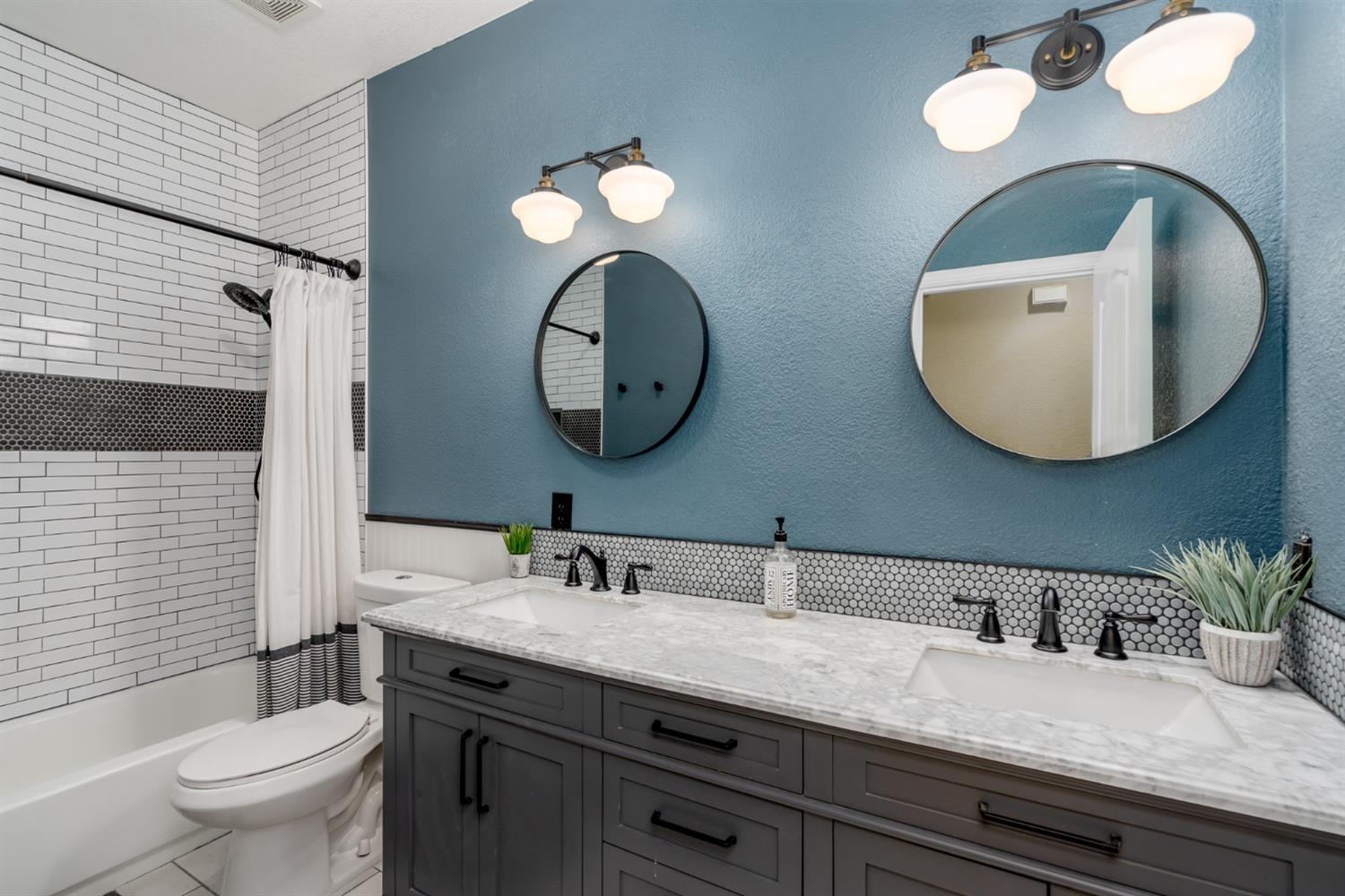 Detail Gallery Image 24 of 31 For 2941 W River Dr, Sacramento,  CA 95833 - 3 Beds | 2 Baths