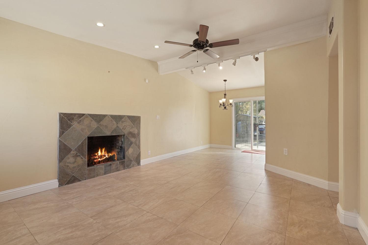 Detail Gallery Image 8 of 50 For 6303 Greenfield Ln, Stockton,  CA 95207 - 3 Beds | 1/1 Baths