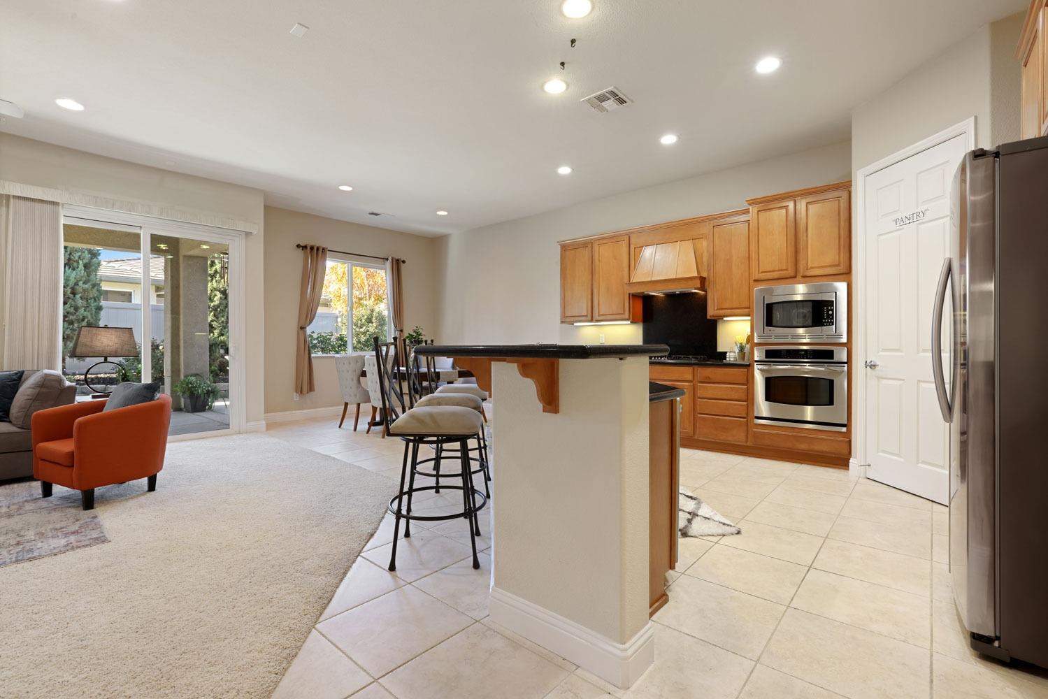 Detail Gallery Image 11 of 61 For 2453 Gardenstone Pl, Manteca,  CA 95336 - 2 Beds | 2/1 Baths