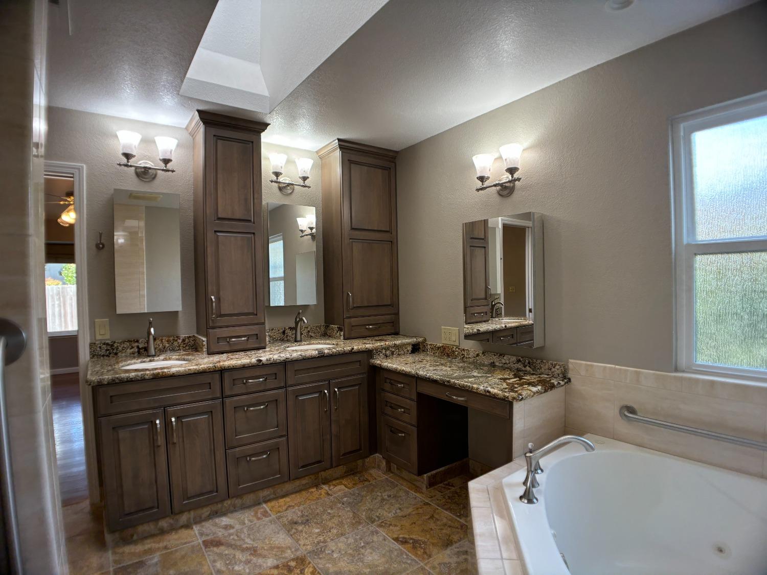 Detail Gallery Image 23 of 41 For 1941 La Costa Ct, Merced,  CA 95340 - 3 Beds | 2 Baths