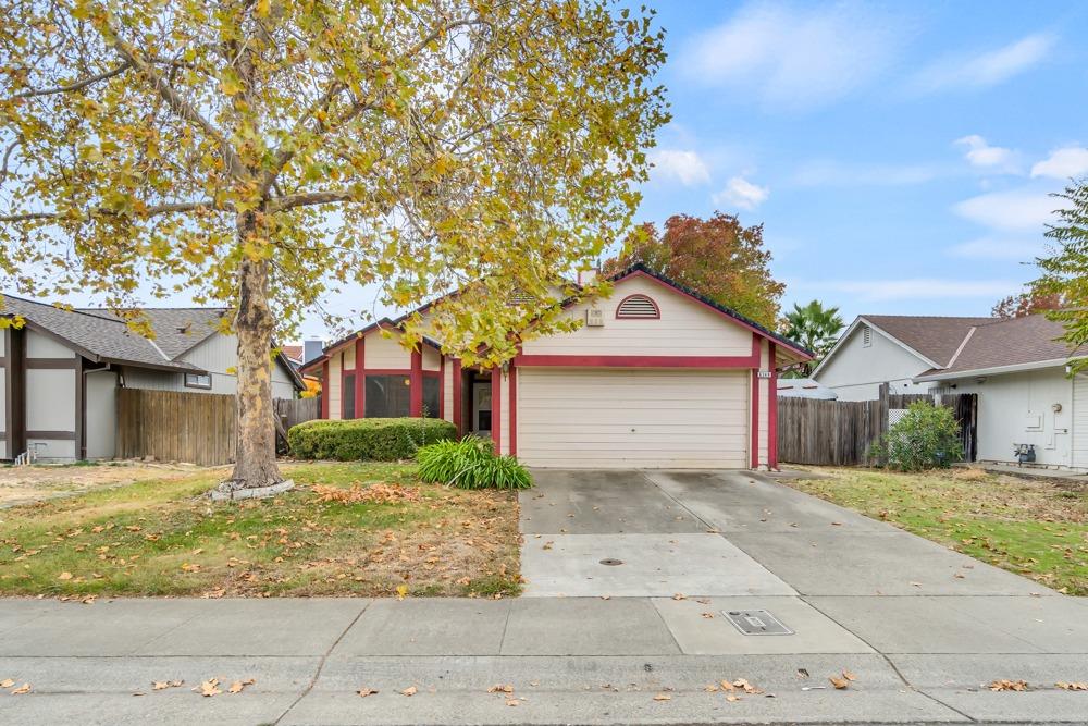 Detail Gallery Image 1 of 42 For 6348 Lochinvar Way, Sacramento,  CA 95823 - 2 Beds | 2 Baths