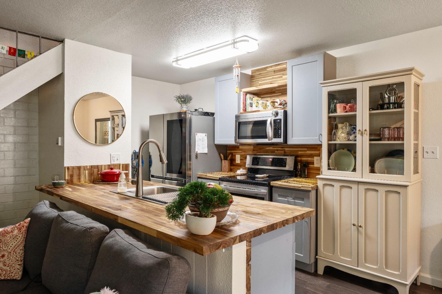 Detail Gallery Image 7 of 23 For 5079 Rhode Island Dr #2,  Sacramento,  CA 95841 - 2 Beds | 1 Baths