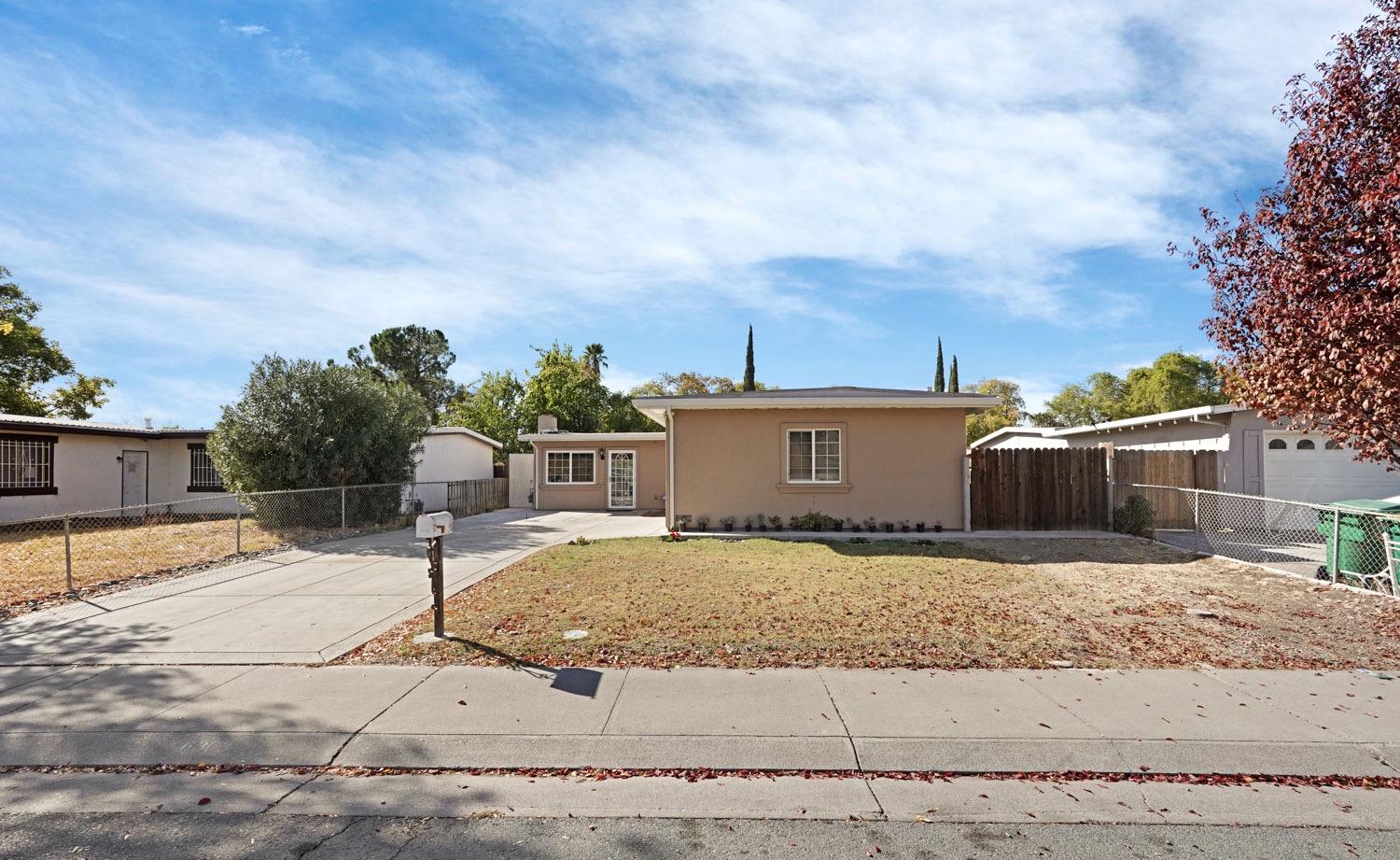 Detail Gallery Image 1 of 50 For 6303 Greenfield Ln, Stockton,  CA 95207 - 3 Beds | 1/1 Baths