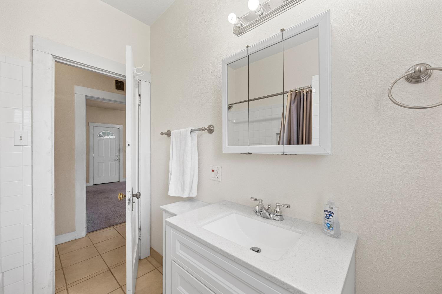 Detail Gallery Image 15 of 38 For 2370 19th Ave, Sacramento,  CA 95822 - 2 Beds | 2 Baths