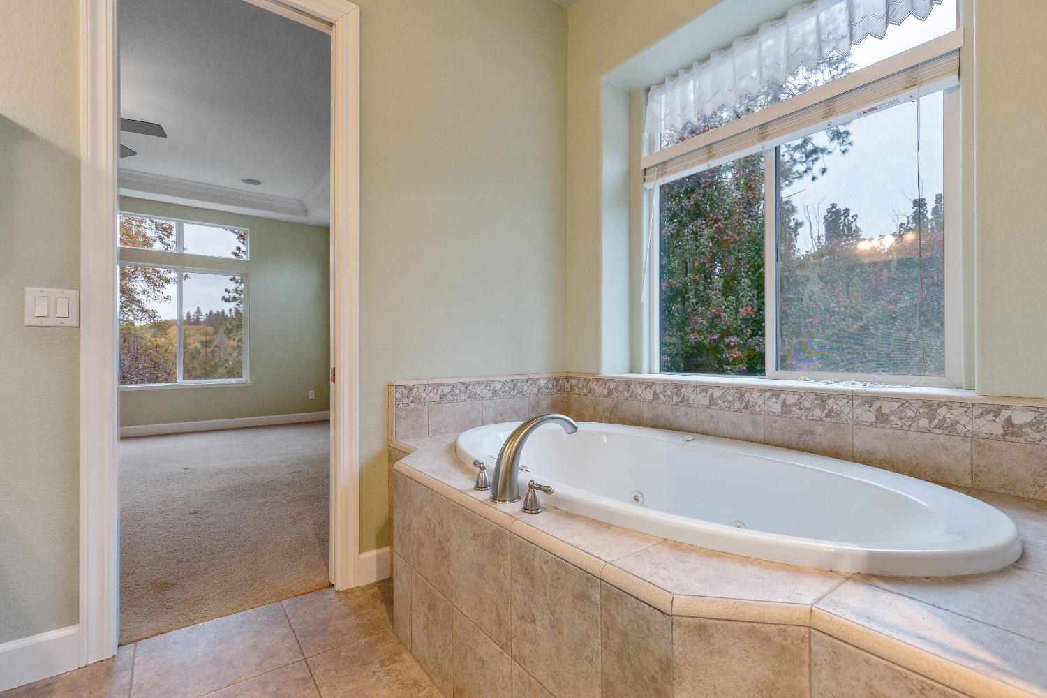 Detail Gallery Image 18 of 50 For 10380 Maranatha Pl, Grass Valley,  CA 95949 - 4 Beds | 4 Baths