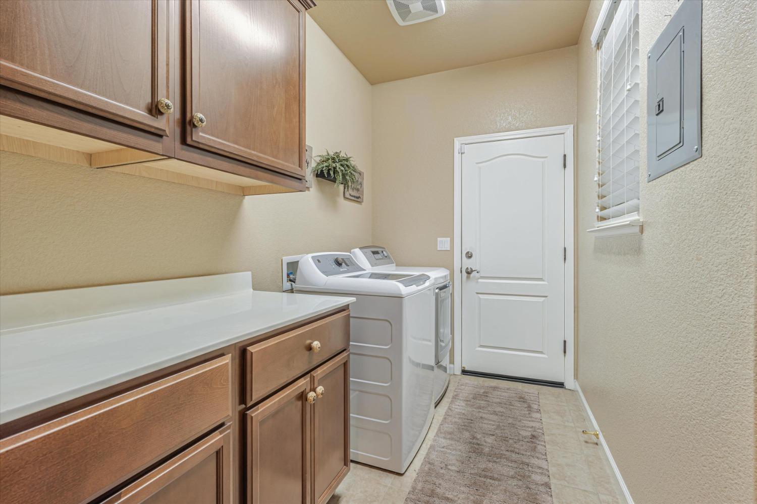 Detail Gallery Image 22 of 27 For 2025 Mariposa Dr, Hughson,  CA 95326 - 4 Beds | 2/1 Baths