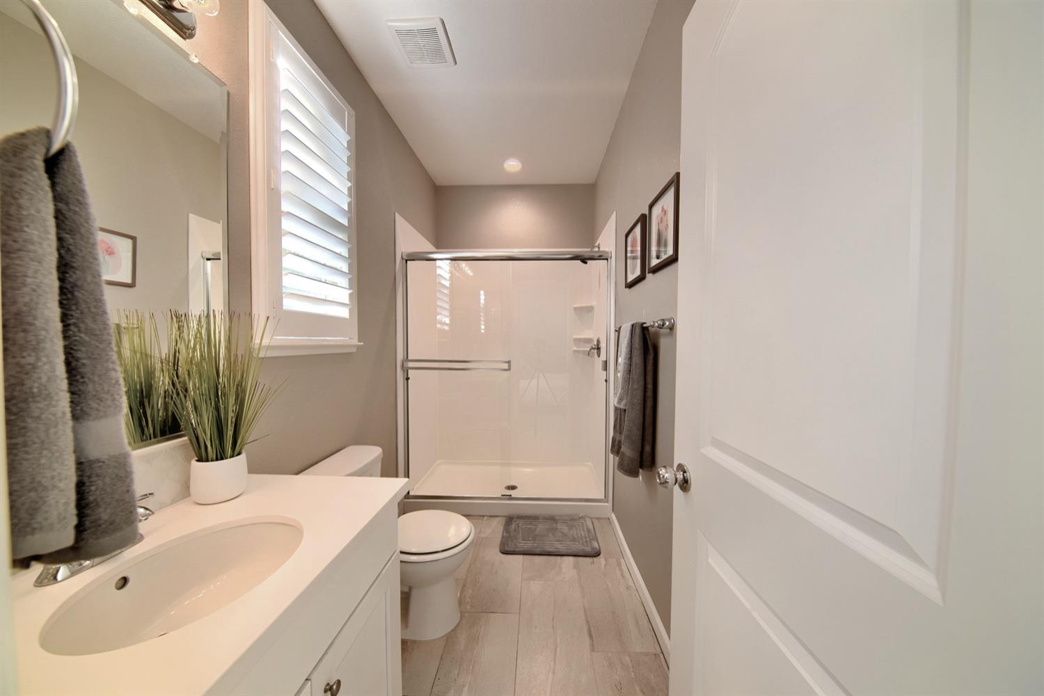 Detail Gallery Image 11 of 57 For 1504 Balfour Dr, Lathrop,  CA 95330 - 5 Beds | 4/1 Baths