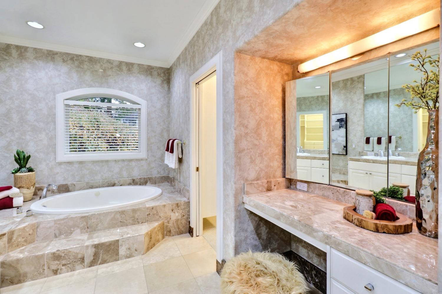 Detail Gallery Image 37 of 78 For 3391 Holly Dr, Sacramento,  CA 95864 - 5 Beds | 4/1 Baths